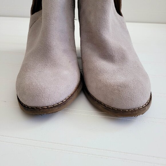 Lucky Brand Boots Size 8 Light Gray Yabba Ankle Booties Cut Out Side Zip Wedge - Picture 3 of 16